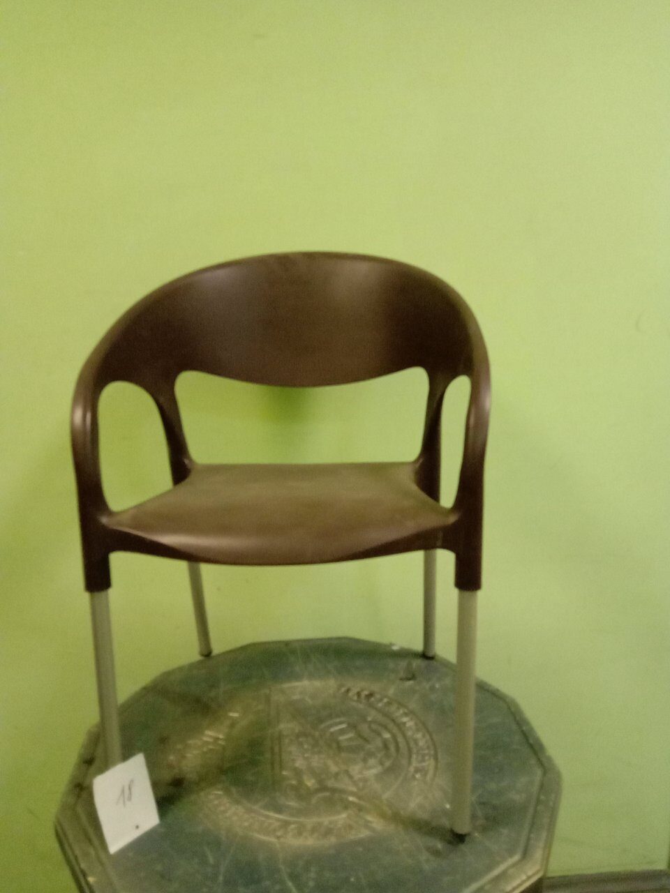 Кресло из пластика №18